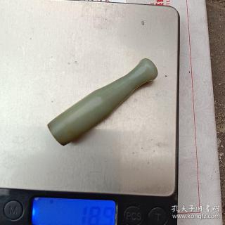 老和田玉烟嘴,有残,介意者勿拍.重19克